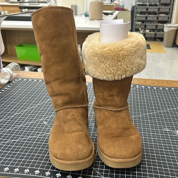 UGG Tall Classic 5851 W10 - Picture 1 of 7